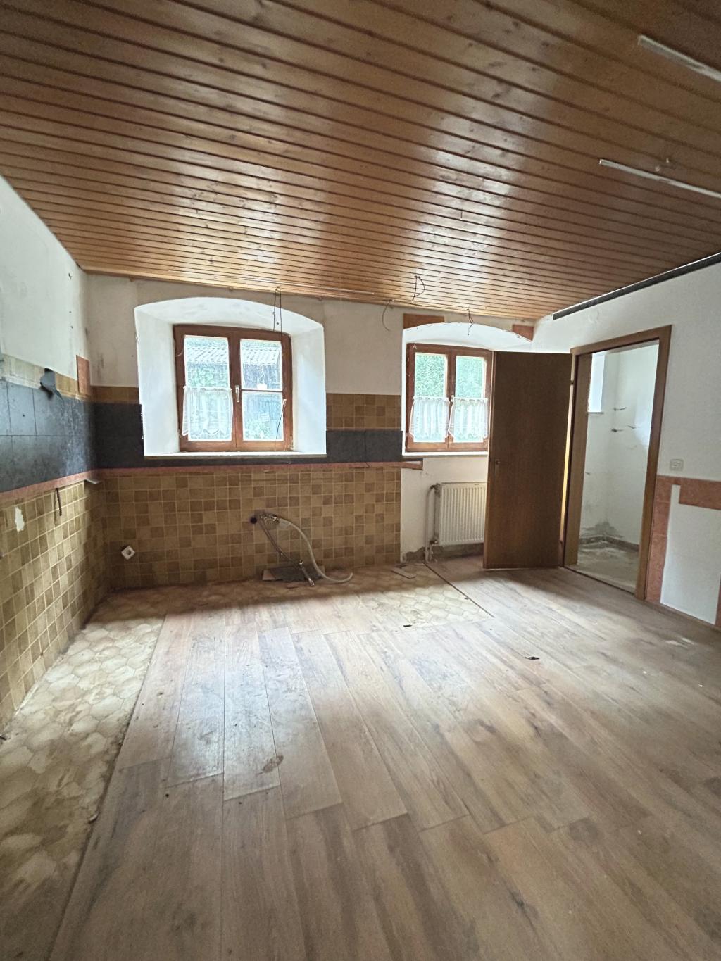 Küche mit Speisekammer EG