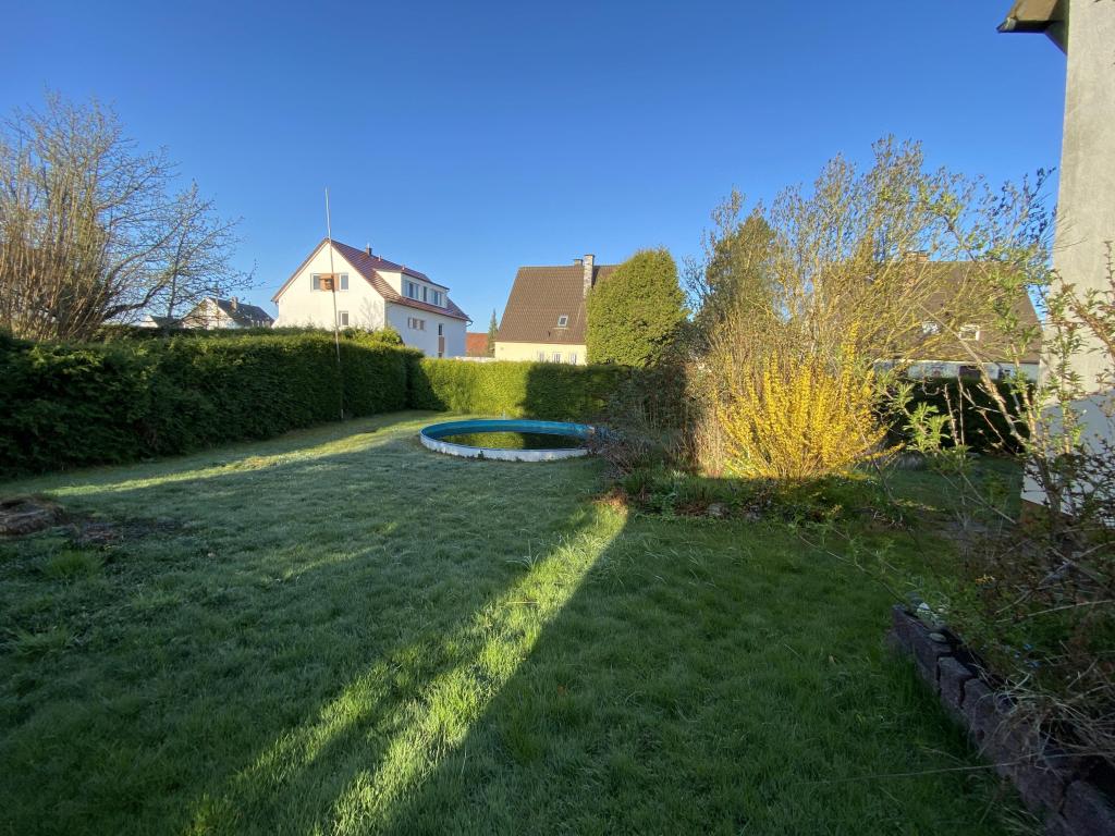 Garten mit Pool