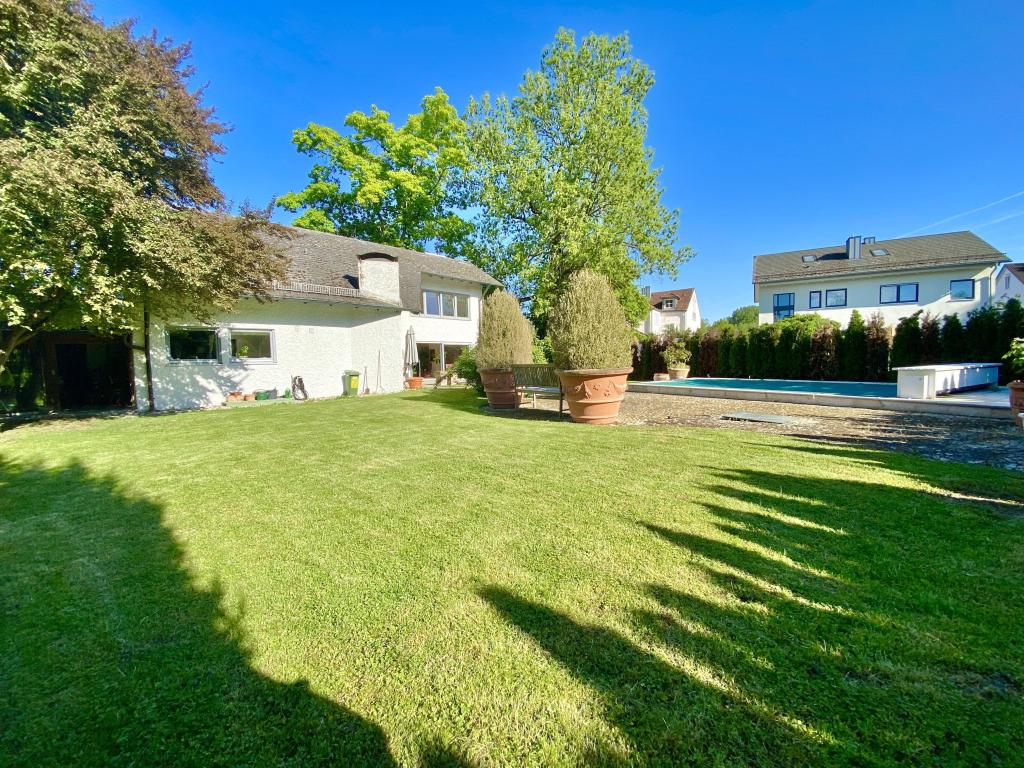 Ansicht Garten mit Pool