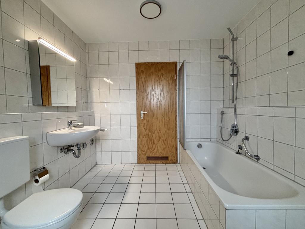 zentral wohnen mit fußläufiger Anbindung zu AUDI/Innenstadt, helle 2,5-Zi-DG-Wohnung - Foto 5