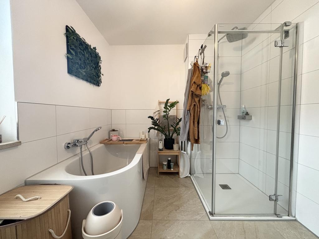 Moderne 3-Zimmer Wohnung mit Balkon und Stellplatz - Photo 5