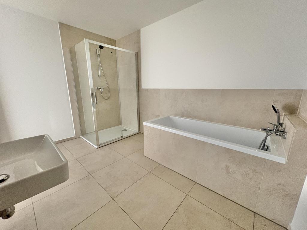 Erstbezug! Moderne 2-Zimmer-Wohnung mit Balkon und 2 Stellplätzen! - Foto 3