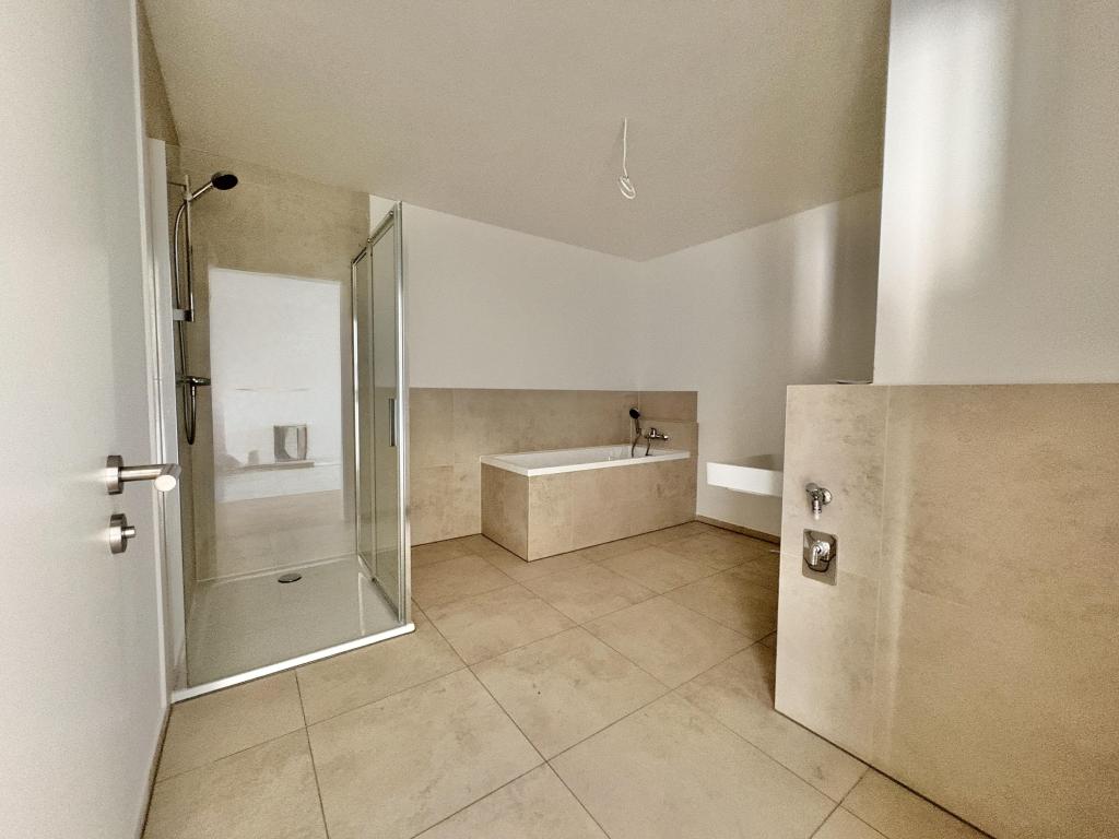 Erstbezug! Moderne 2-Zimmer-Wohnung mit Balkon und 2 Stellplätzen! - Foto 4