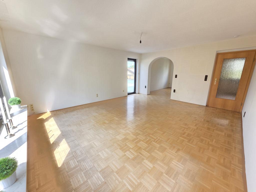 1. OG Heller & großzügiger Wohnraum mit Balkon- und Terrassenzugang (2) #111425