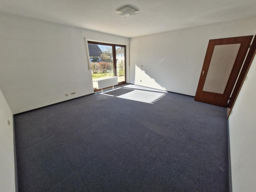 UG (Sockelgeschoss), Einliegerwohnung Wohnzimmer mit Terrasse, #095808