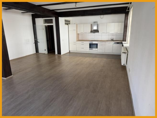 GROßE 2ZKB-WOHNUNG DIREKT AM MARKTPLATZ IN ALSFELD! - Photo 1