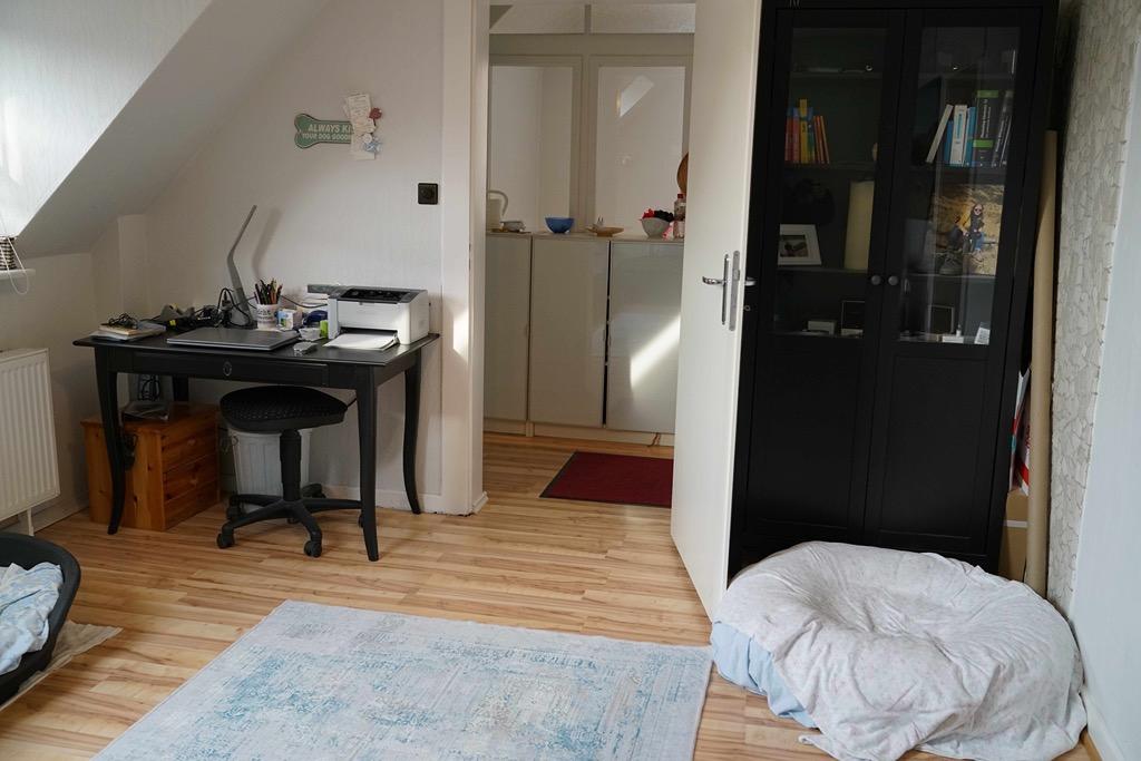 Schlafzimmer_2_Perspektive_auf_Trappenhaus_OG.jpg