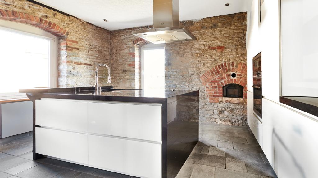 Die Küche mit ihrem beeindruckendem Mauerwerk