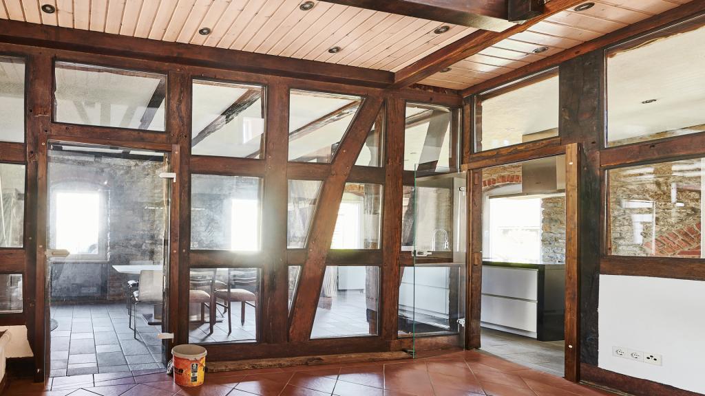 Der Ess- und Küchenbereich vom Flur aus