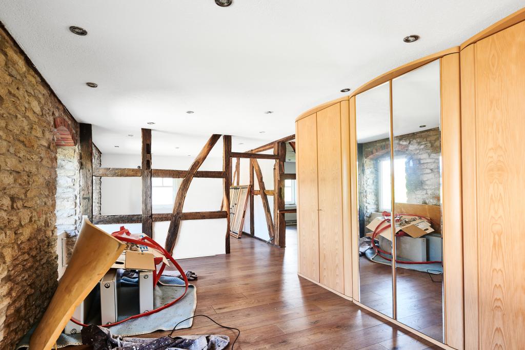 Ankleide oder Schlafzimmer im OG