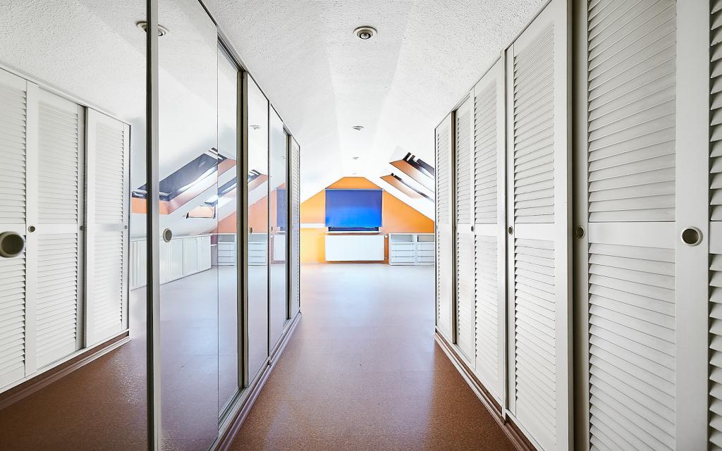 Die Nutzfläche des bereits ausgebauten Dachgeschoßes