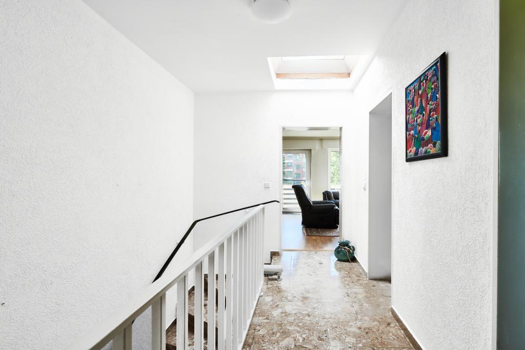 Der helle Flur mit Oberlicht