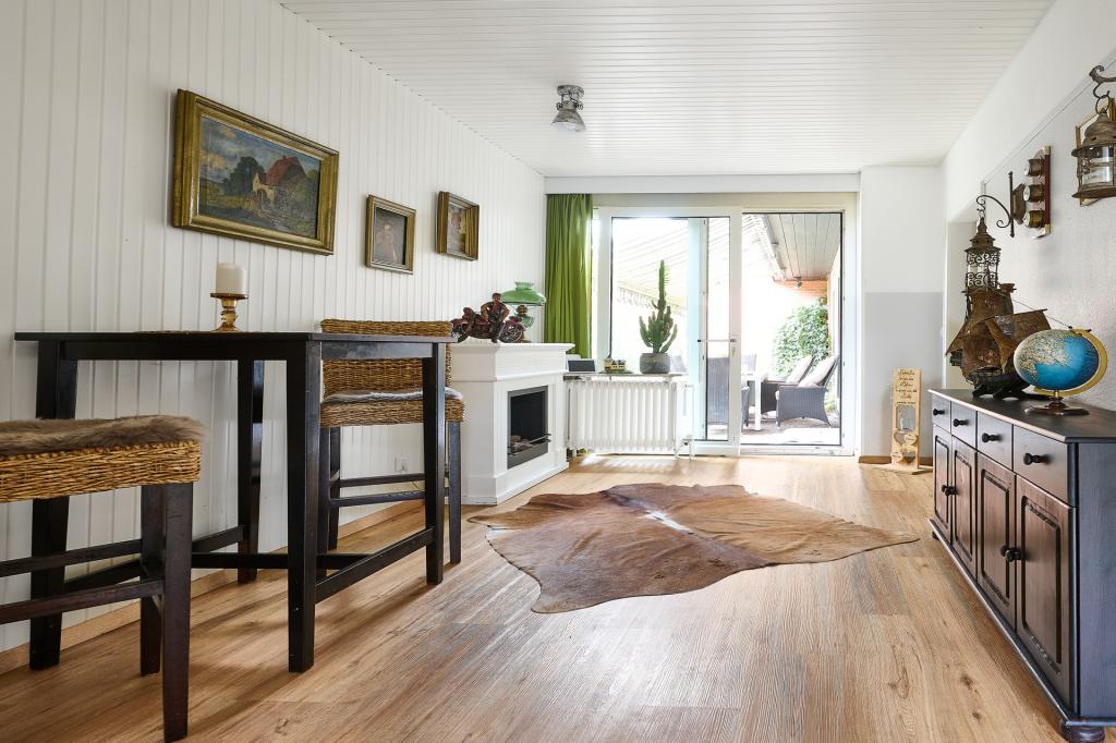 Essdiele mit direktem Zugang zur Terrasse