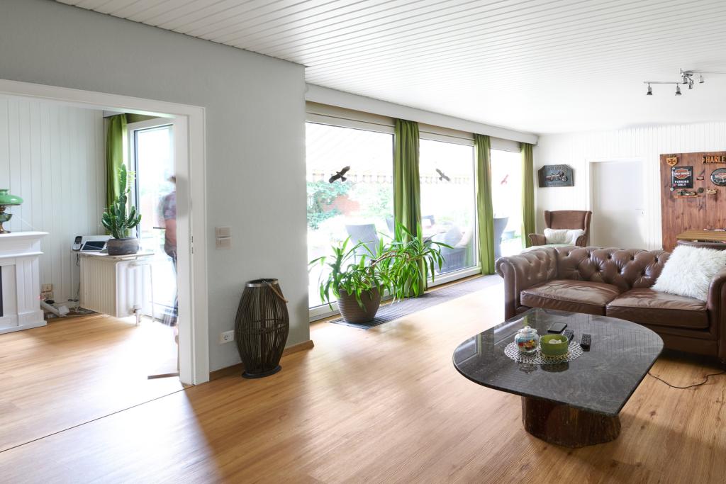Wohnzimmer mit direktem Zugang zur Terrasse