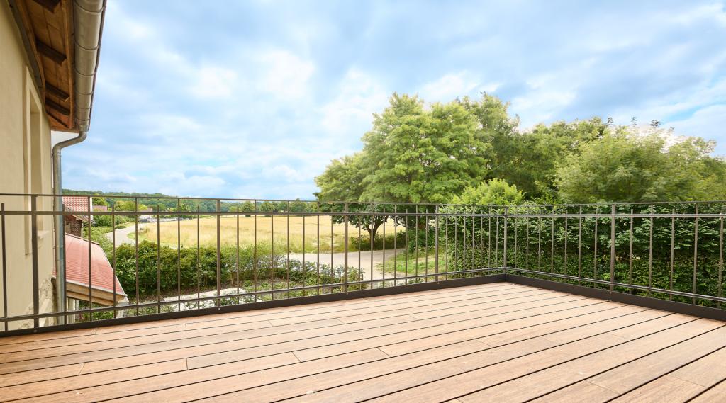 Der Balkon mit malerischem Blick ins Grüne