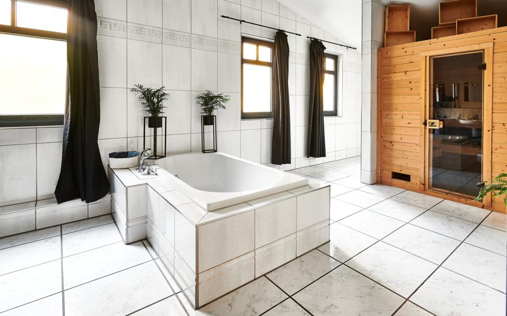 Bad mit Sauna im OG