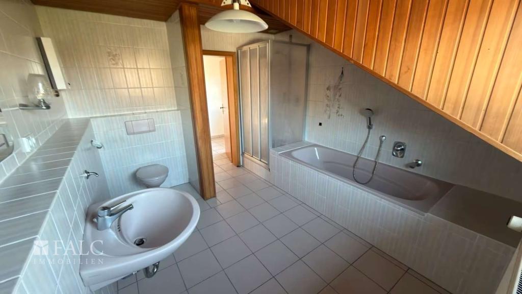 Hell und großzügig - gute Lage in Karben-Petterweil - Foto 2