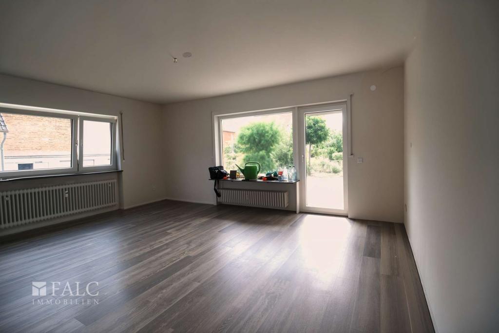 Ansicht Wohnzimmer - Fensterfront