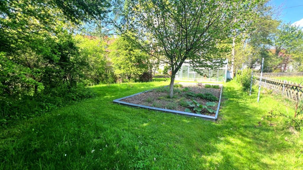 Garten mit Beet
