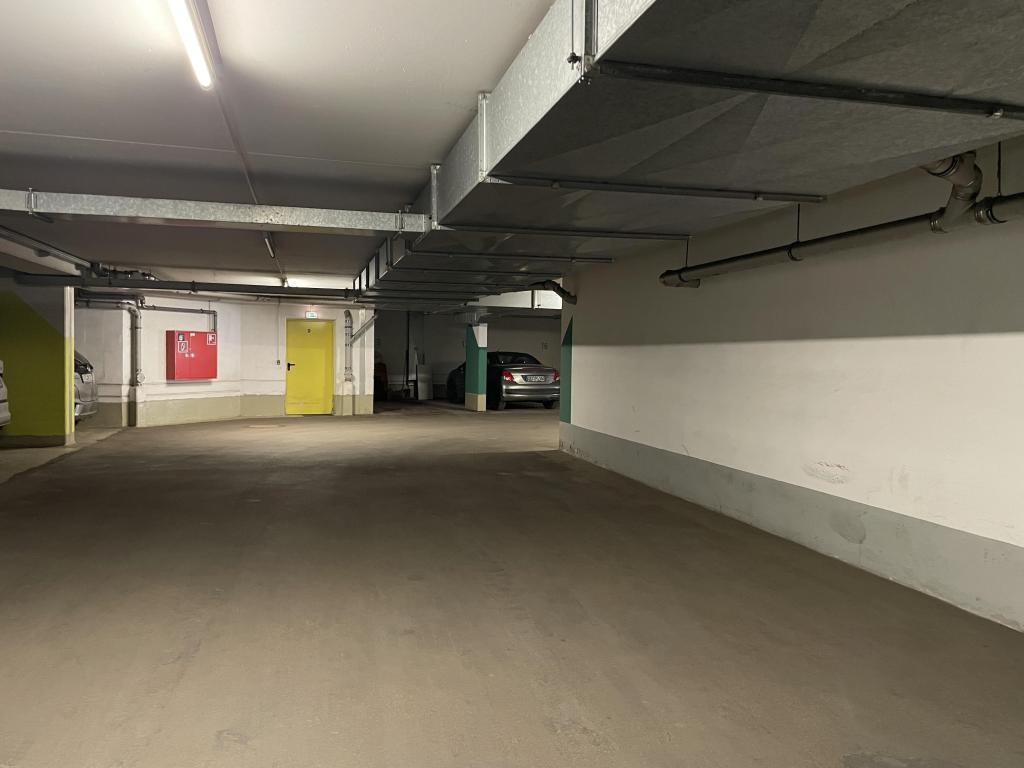 Tiefgarage mit Platz
