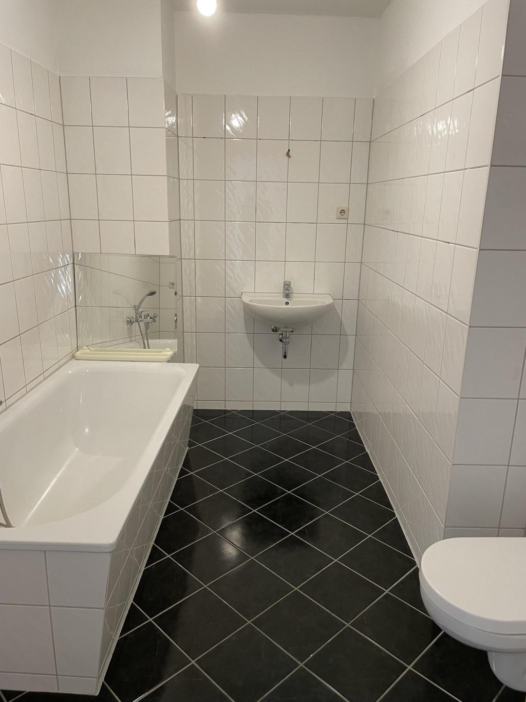 Bad mit Wanne