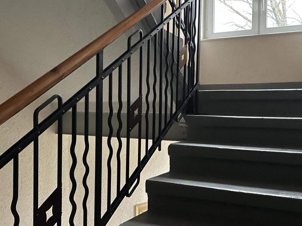 Geländer im Treppenhaus