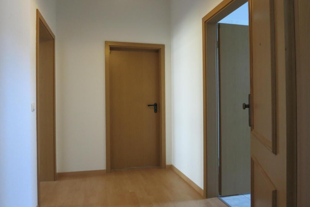 Flur mit Eingangstür