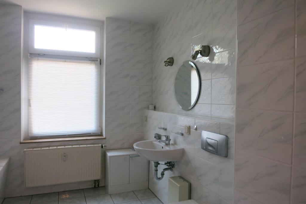Großes Bad mit Fenster