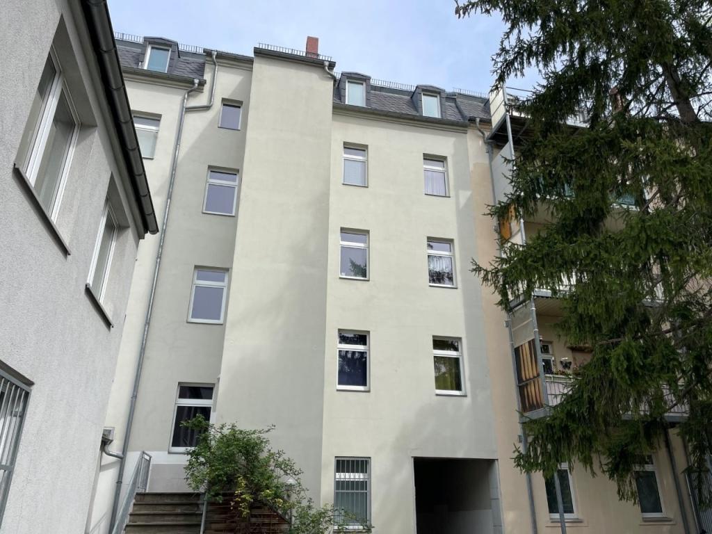 Treppenaufgang und Hofzufahrt