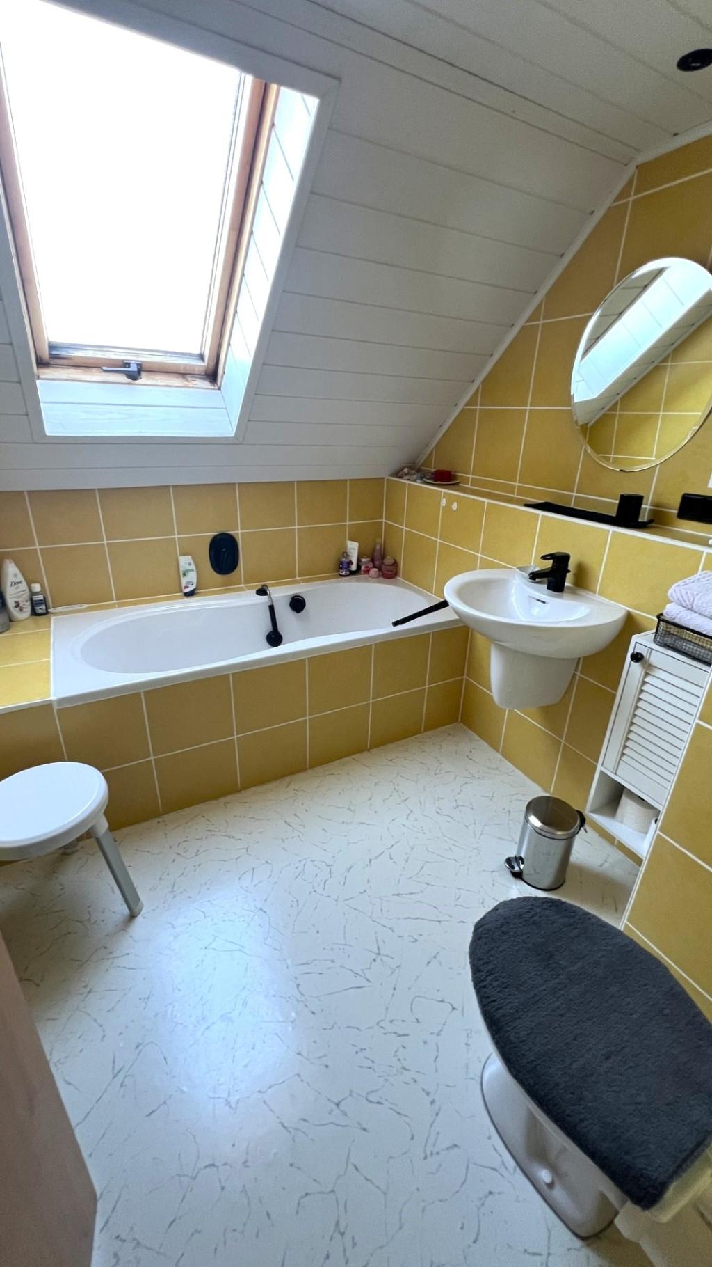 Bad mit Wanne im 2. OG