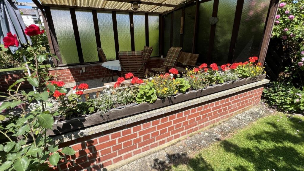 Überdachte Terrasse im Garten