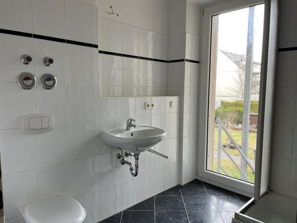 Bad mit Dusche und Zugang Terrasse