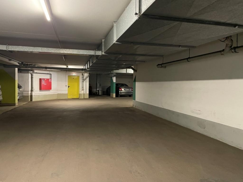 großzügige Tiefgarage
