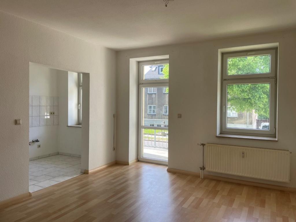 Wohnzimmer mit Balkon
