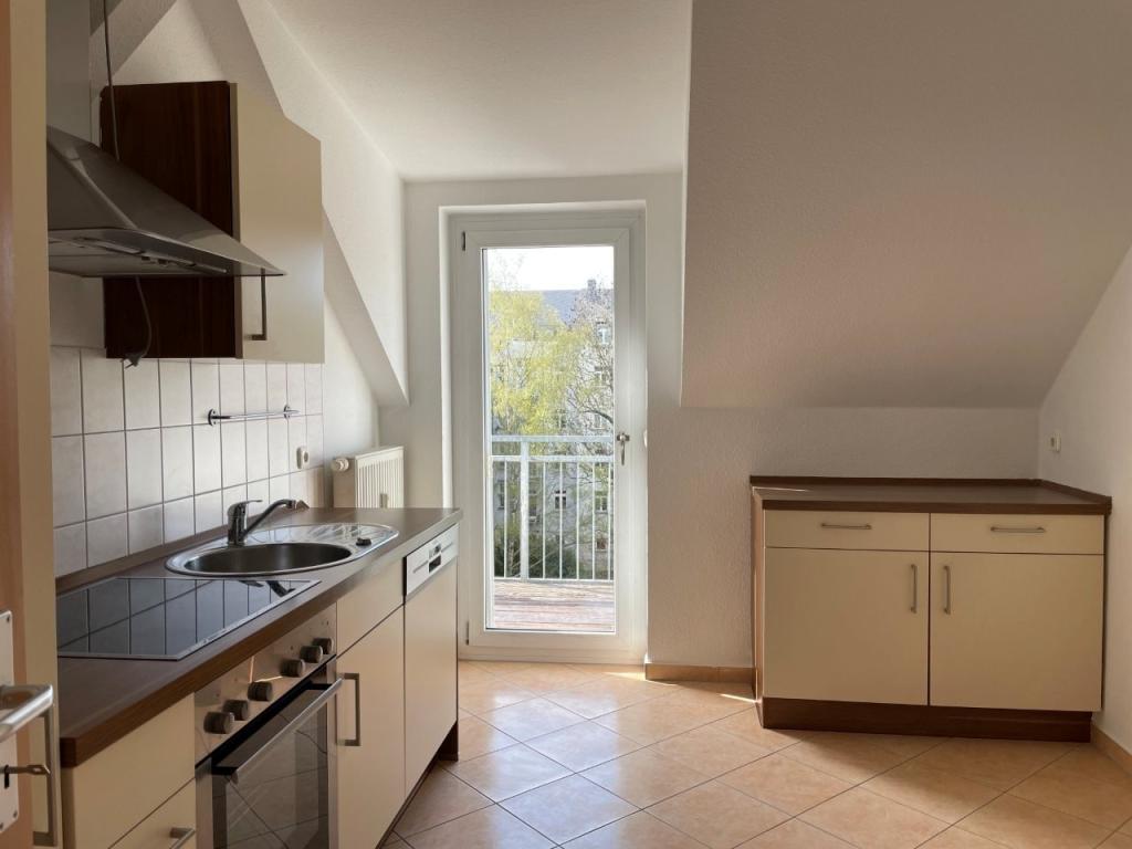 bisherige Küche mit Balkon