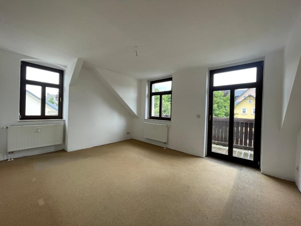 Wohnzimmer mit Balkon