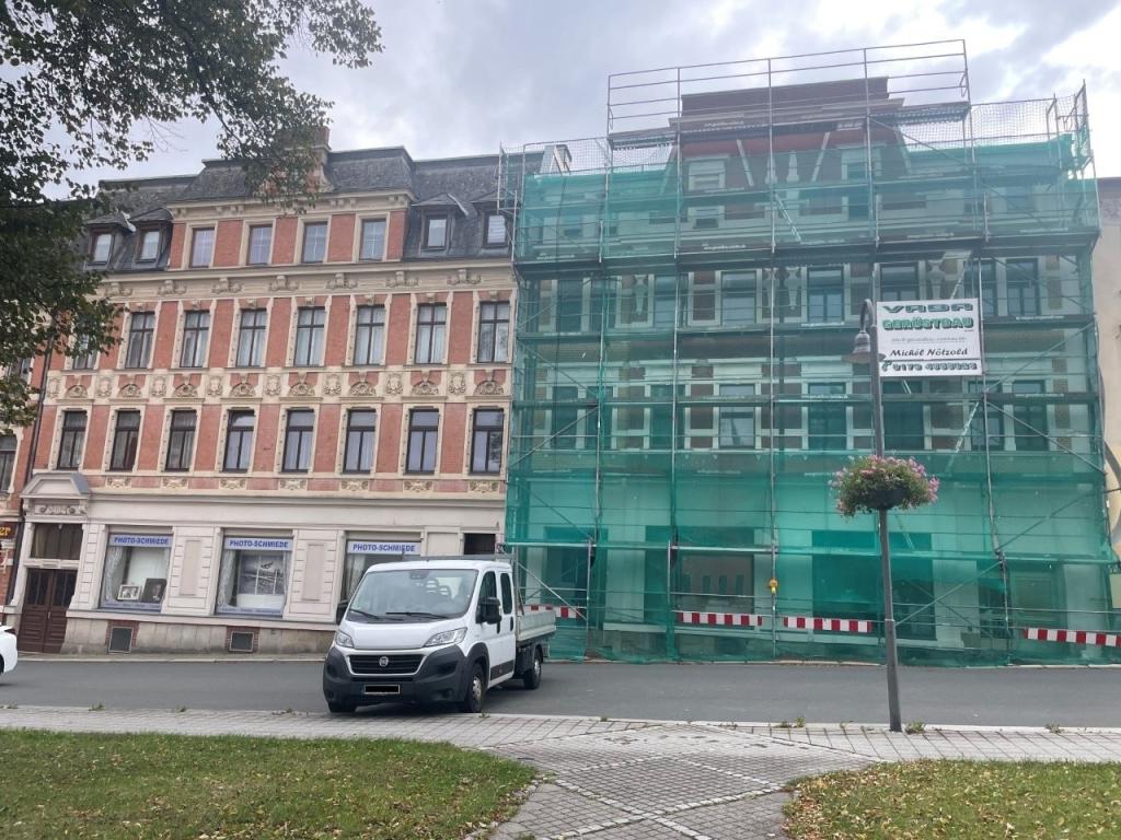 Hausansicht mit Gerüst