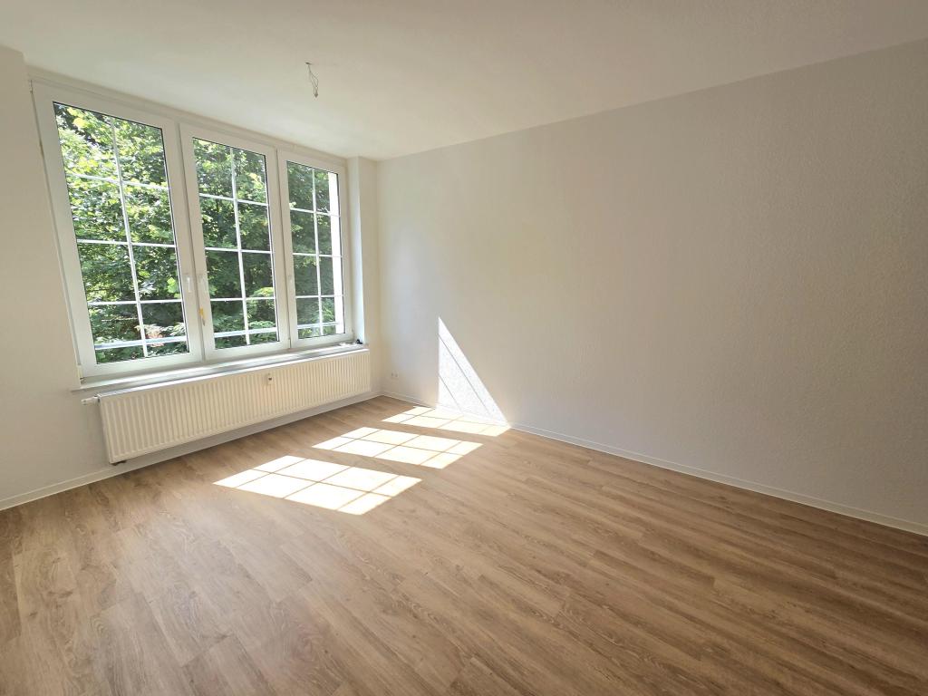 große Fensterflächen im Wohnzimmer