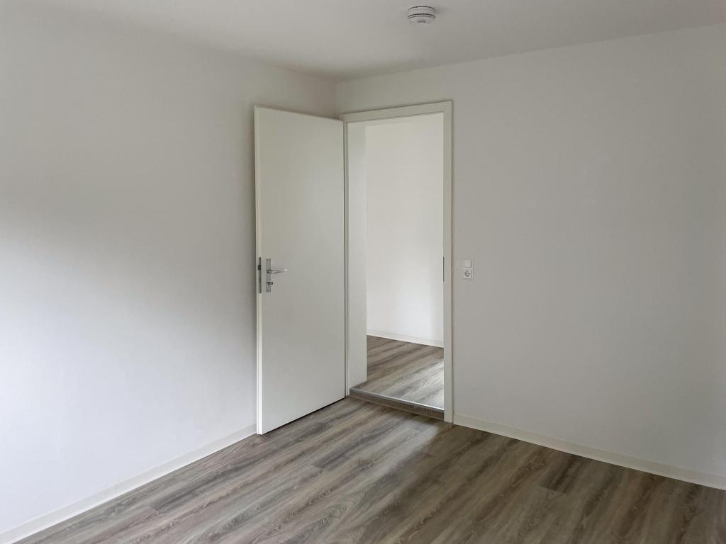 Helle 3-Zimmer-Dachgeschosswohnung mit Sichtbalken in Chemnitz-Hilbersdorf! - Photo 1