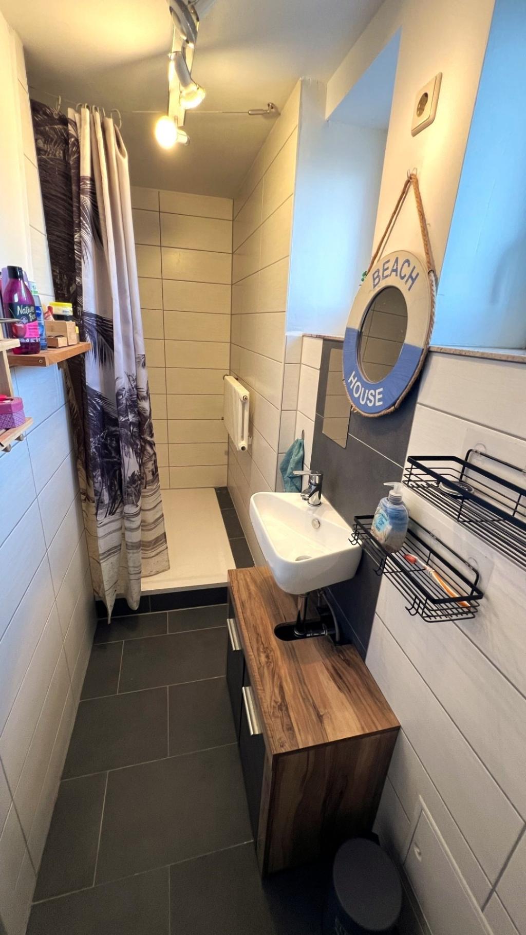 Bad mit Dusche und WC im 1.OG