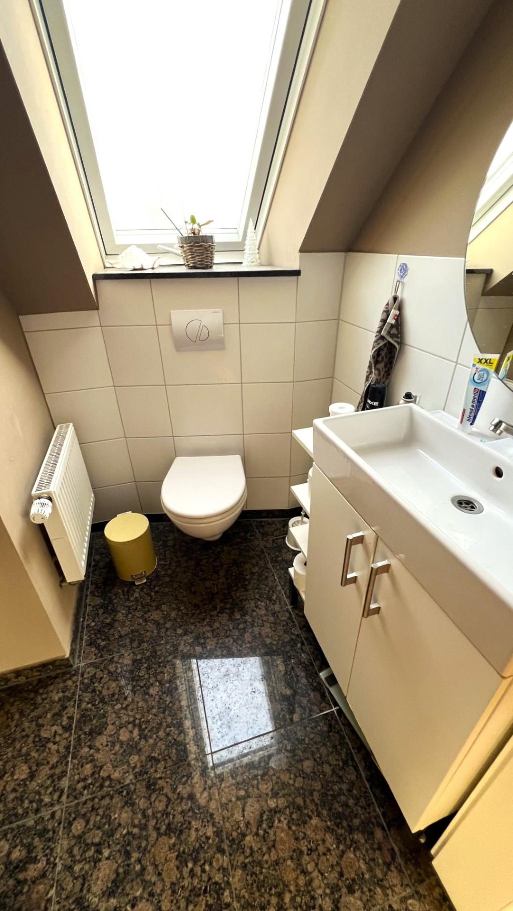 Bad mit WC im Dachgeschoss