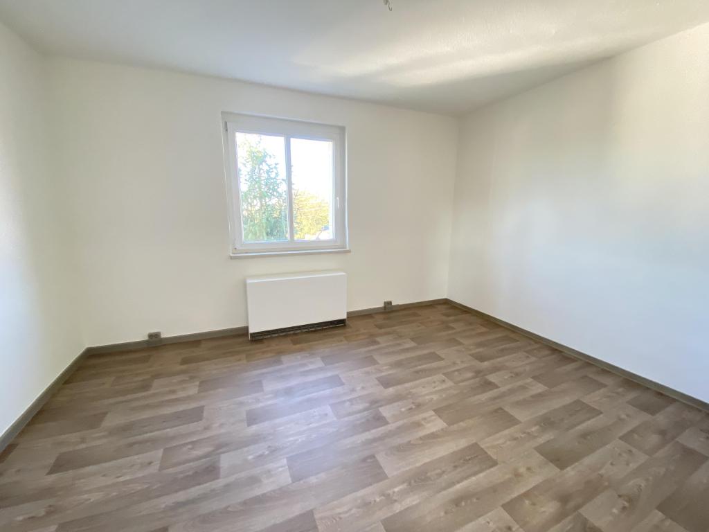 Frisch renoviert 2-Raum-Wohnung mit modernem Tageslichtbad - sofort bezugsfrei! - Photo 2