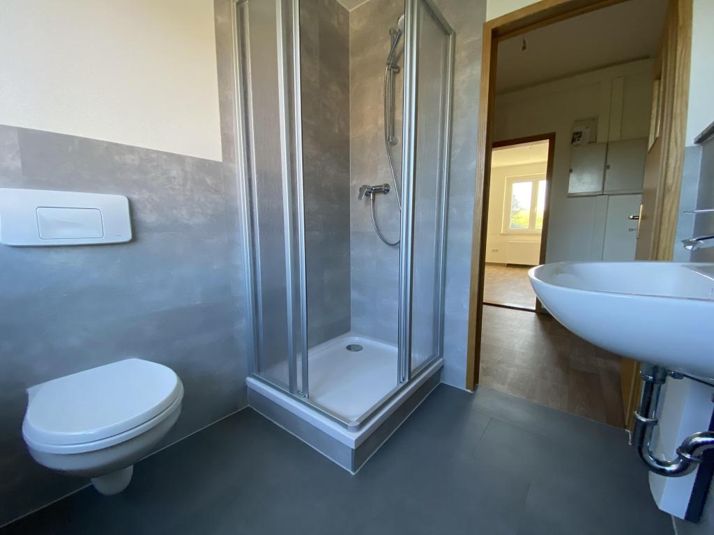 Frisch renoviert 2-Raum-Wohnung mit modernem Tageslichtbad - sofort bezugsfrei! - Photo 4