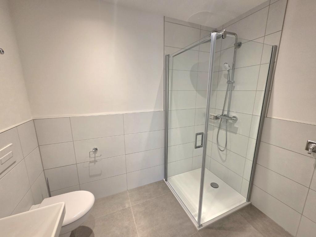 Erstbezug! Moderne 4-Zimmer Wohnung mit Garagenstellplatz - Photo 5