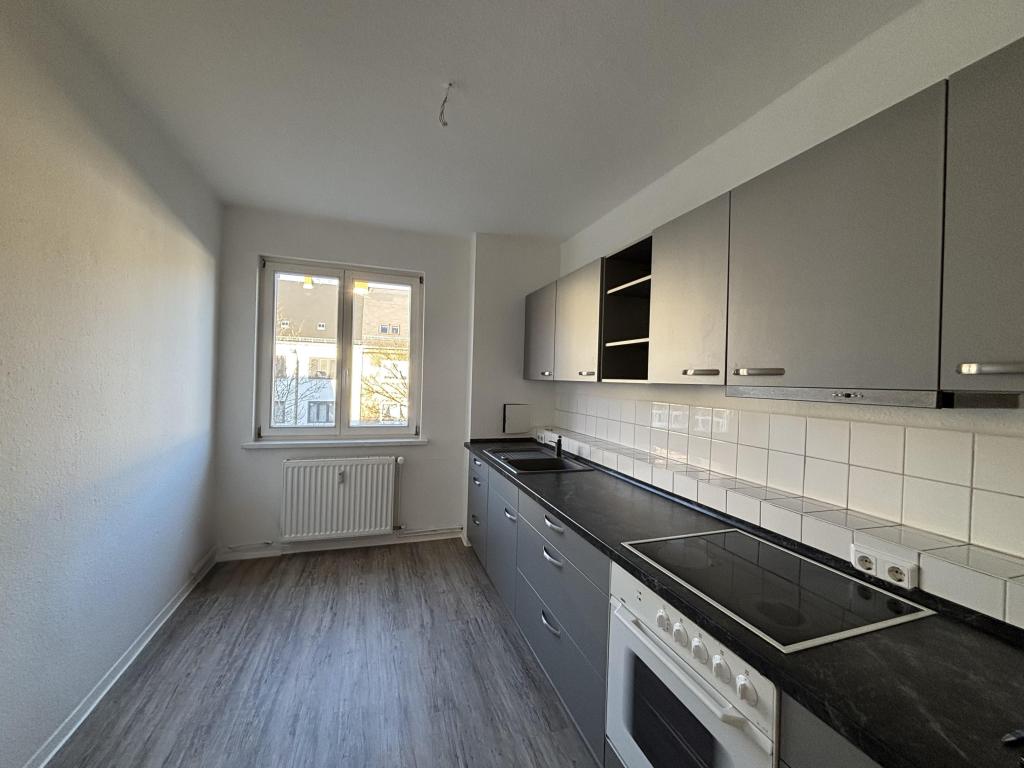 Attraktive 3-Zimmer-Wohnung mit Einbauküche und Loggia in Chemnitz-Hilbersdorf! - Photo 3