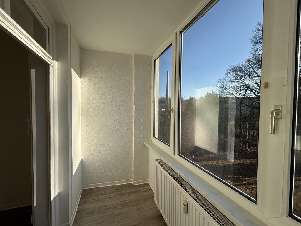 Attraktive 3-Zimmer-Wohnung mit Einbauküche und Loggia in Chemnitz-Hilbersdorf! - Photo 4