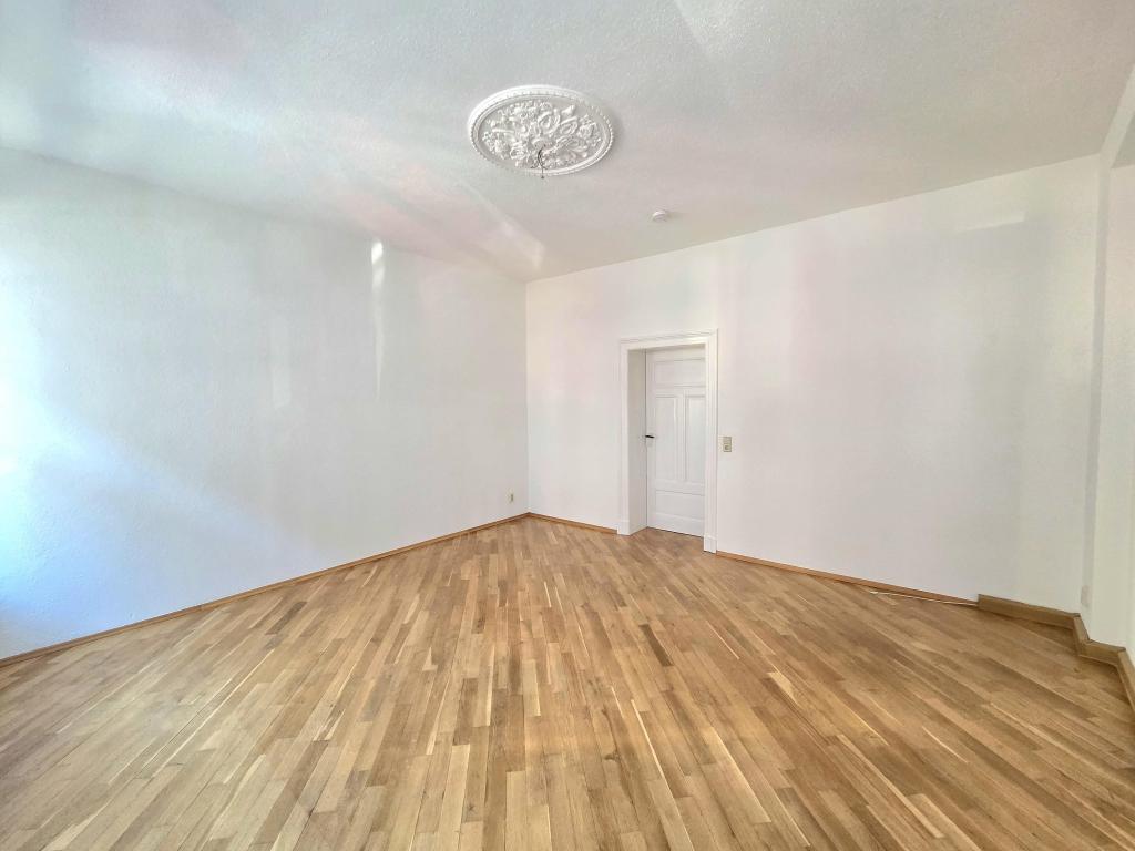 Großzügige 1-Zimmer-Wohnung mit Parkettfußboden und Tageslichtbad! - Photo 1