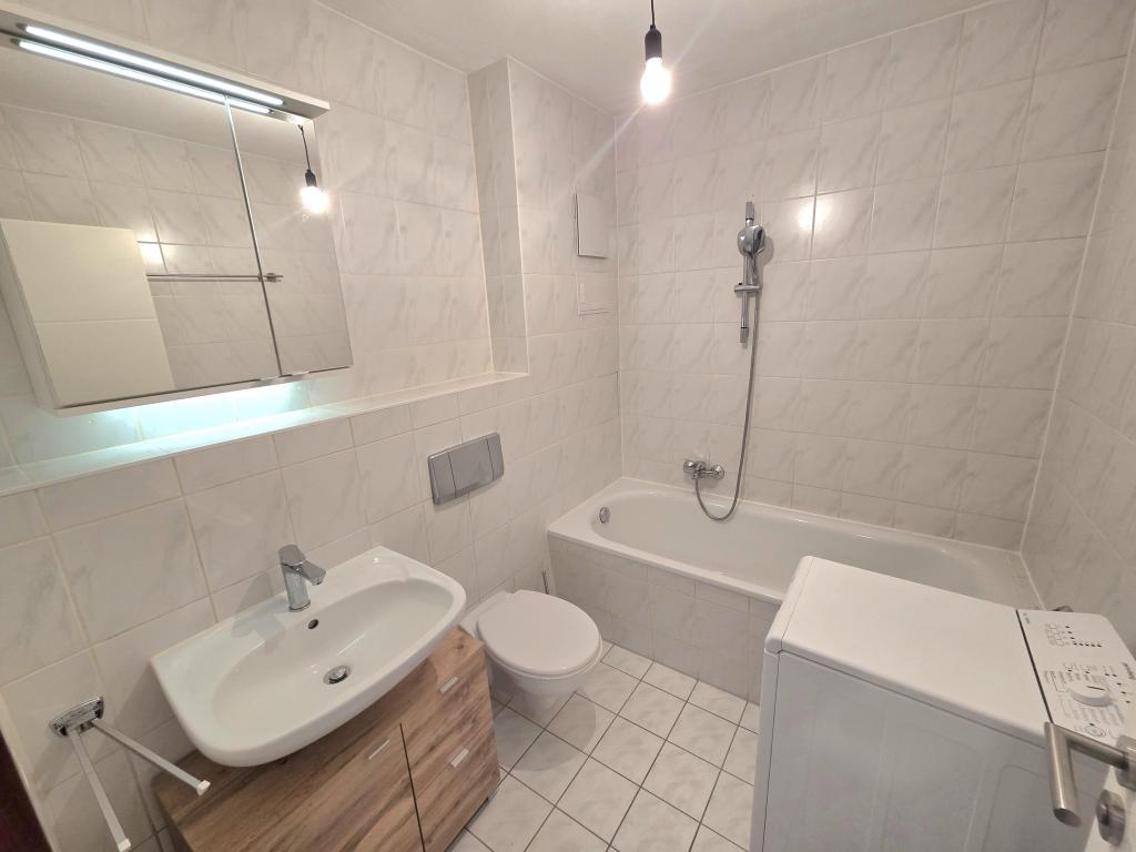 Tolle 2-Zimmer-Wohnung mit Einbauküche, Waschmaschine und Aufzug! - Photo 1