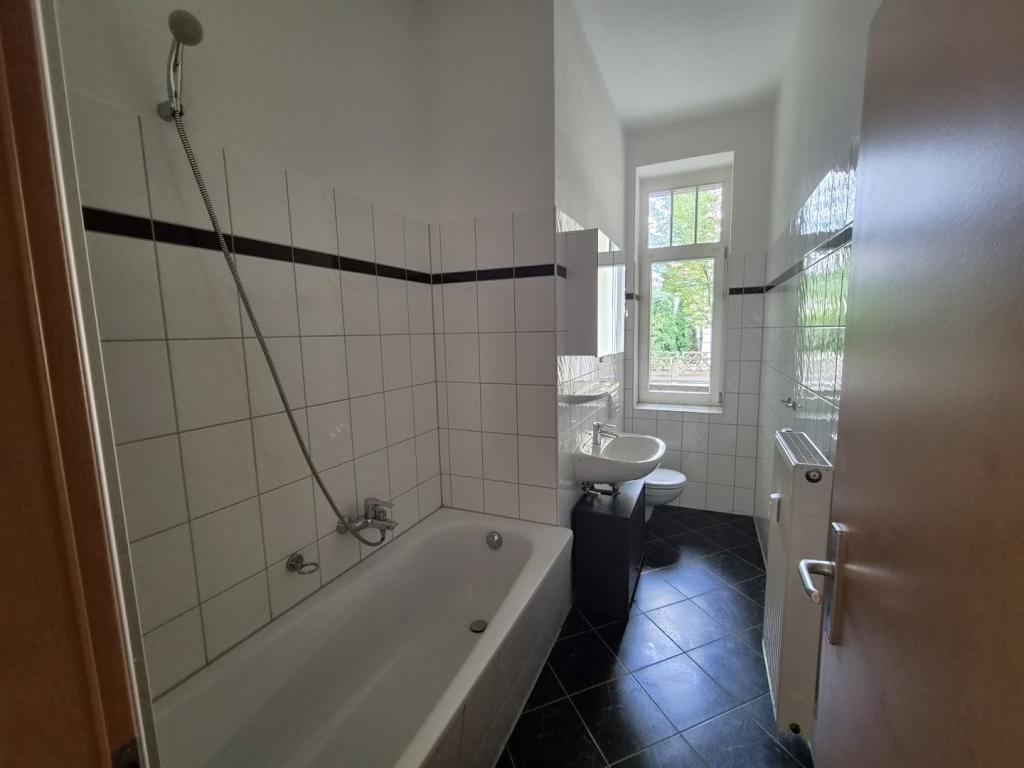 Stilvoll Wohnen ohne viel Treppensteigen - ab sofort hier mit Balkon und Einbauküche möglich! - Photo 4