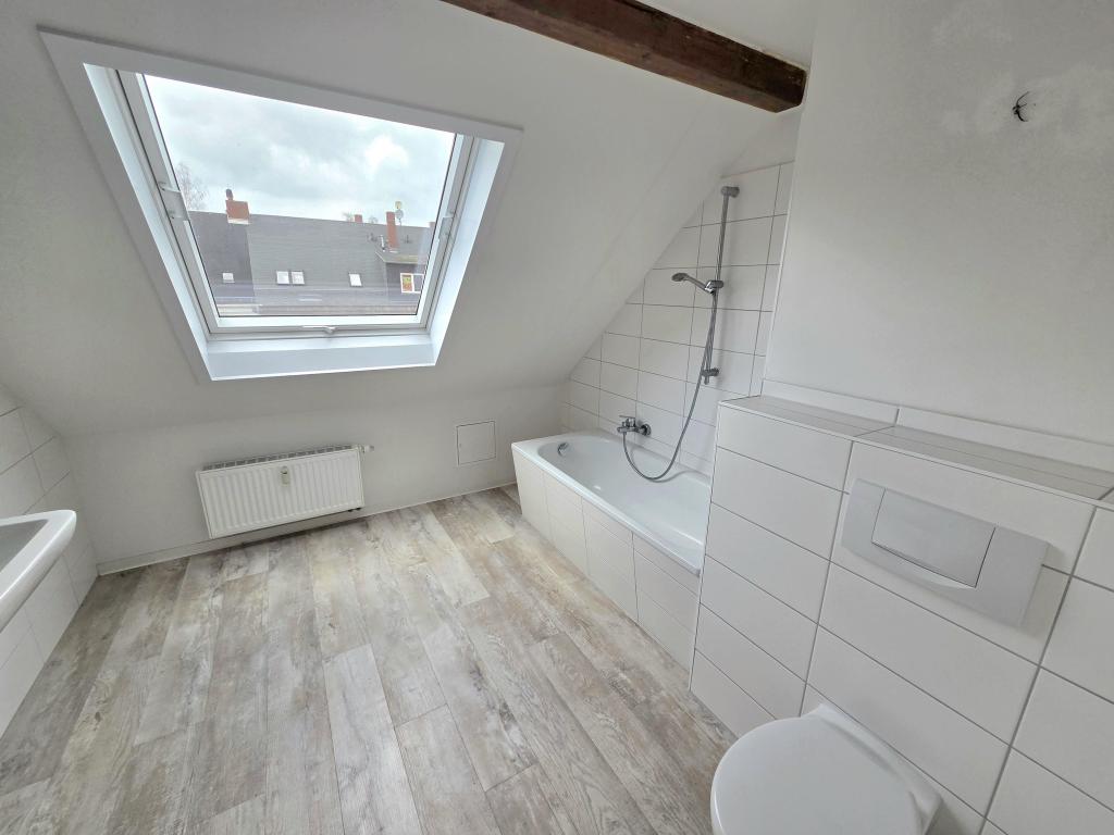 Gemütliche 3-Zimmer-Dachgeschosswohnung mit Sichtbalken in Chemnitz-Hilbersdorf! - Photo 3